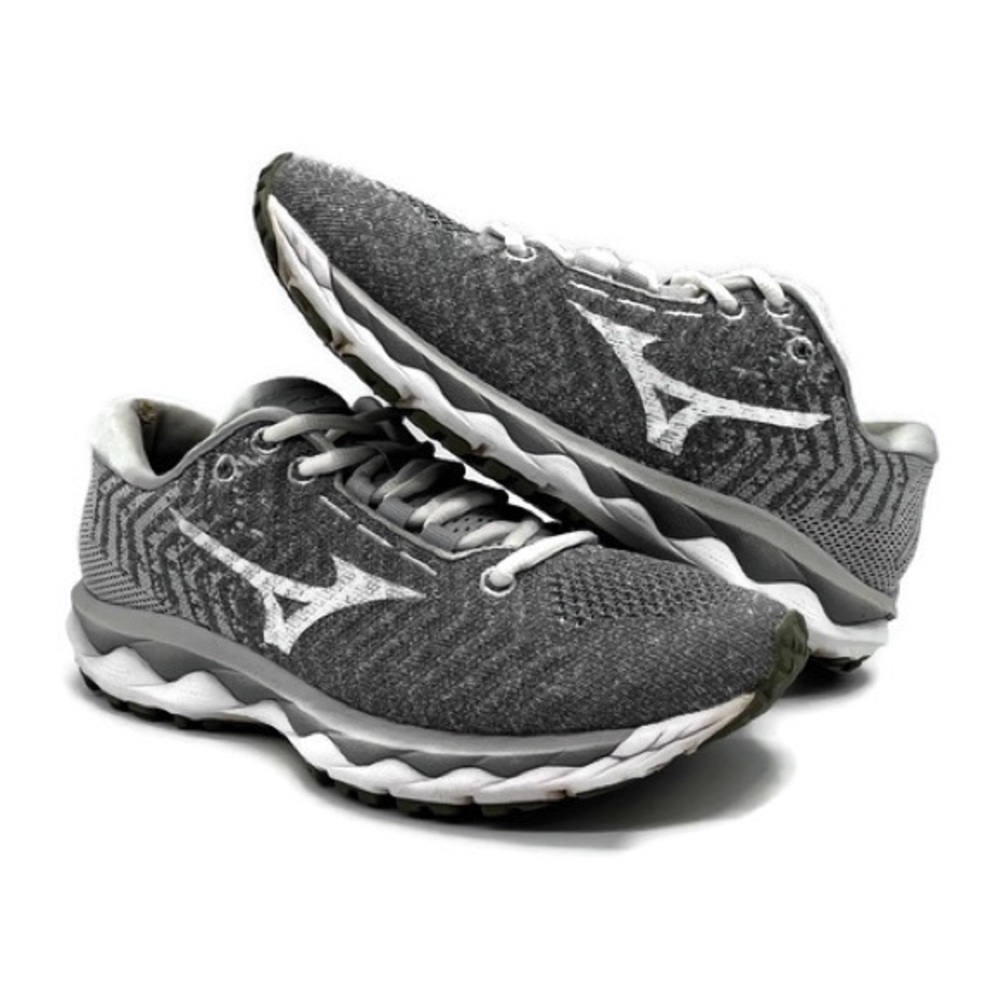 Mizuno Wave Sky 2 Gray/White Sneakers Women’s Size 7.5